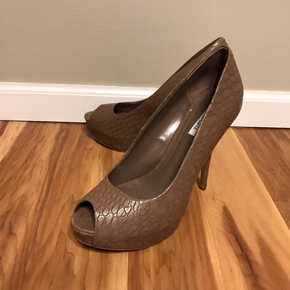 Jennifer Lopez high heels